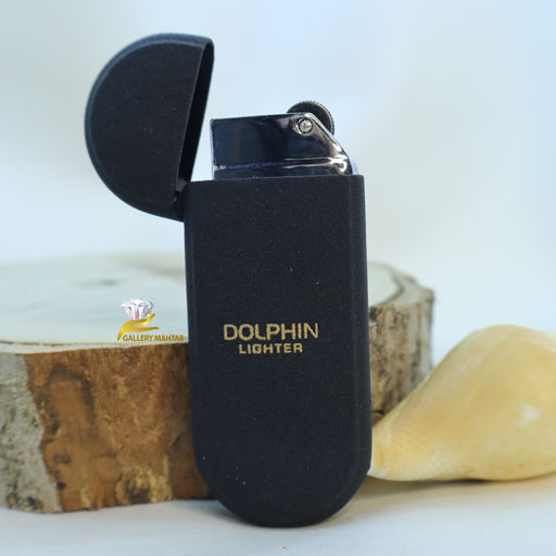 فندک مشکی ساده و شیک مدل DOLPHIN با نوشته طلایی